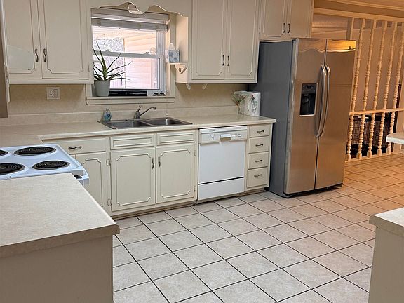 2nd image of 1109 Owens Ave