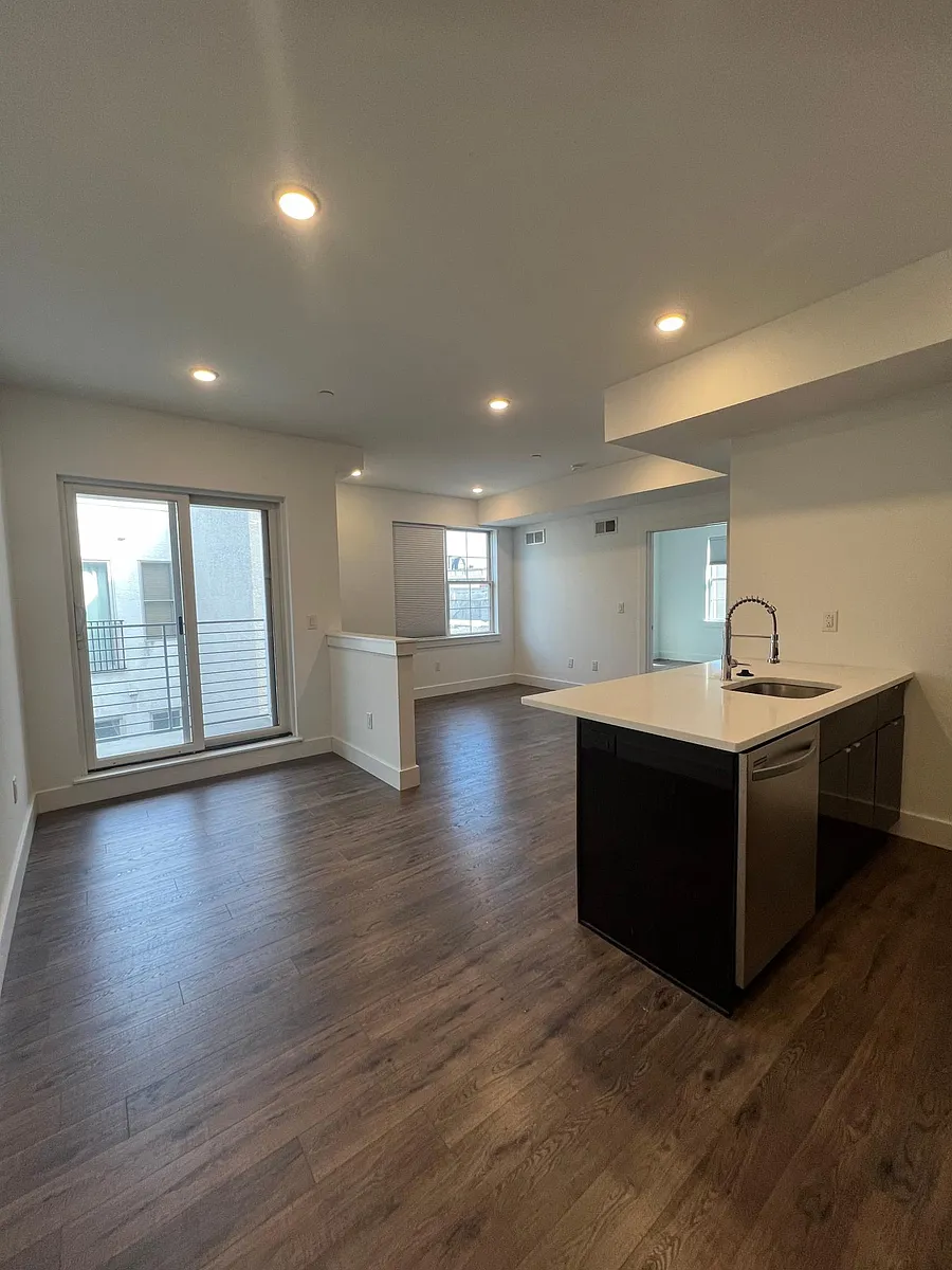 Building Photo - 1427 Melon St #406