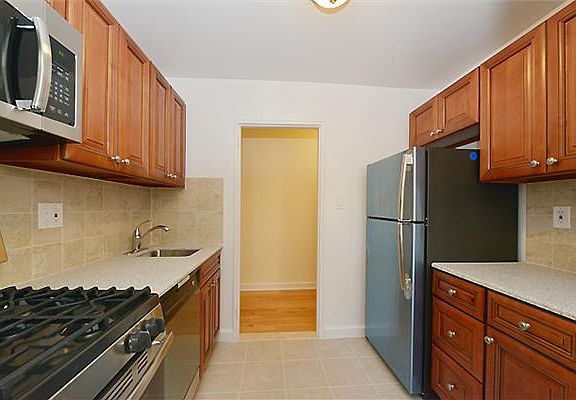 2nd image of 6545 Yellowstone Blvd #2E