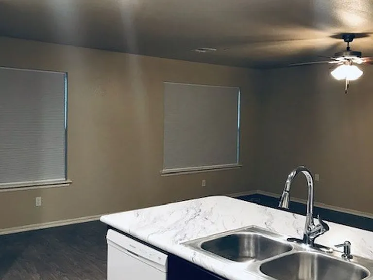 1215 G St SW — Photo 3