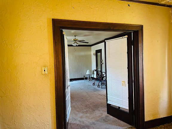 4th image of 325 W Moseley St