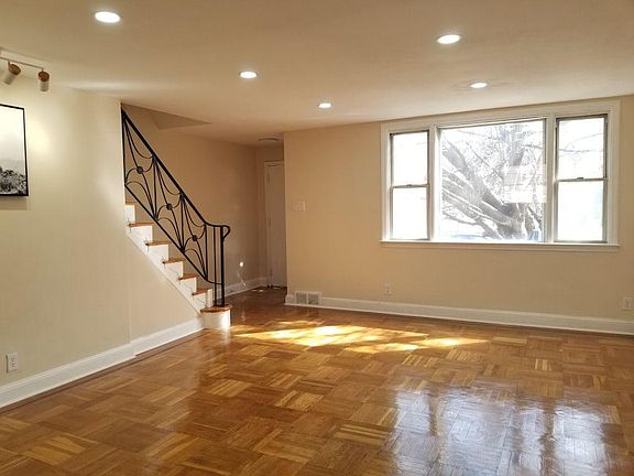 4th image of 7543 Woodcrest Ave