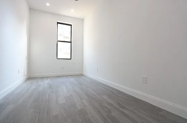 Rented by Ariel Property Advisors | media 8