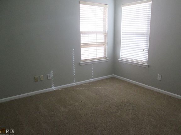 3rd image of 70 Prestwick Ln