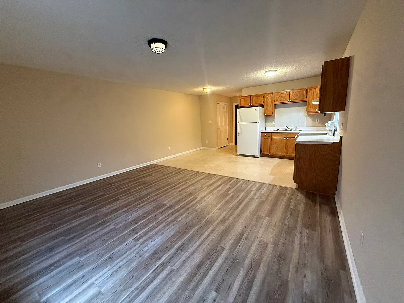Lauderdale Apartments - 2 — Photo 3