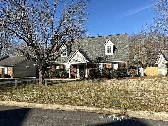 4th image of 12115 Landing Green Dr