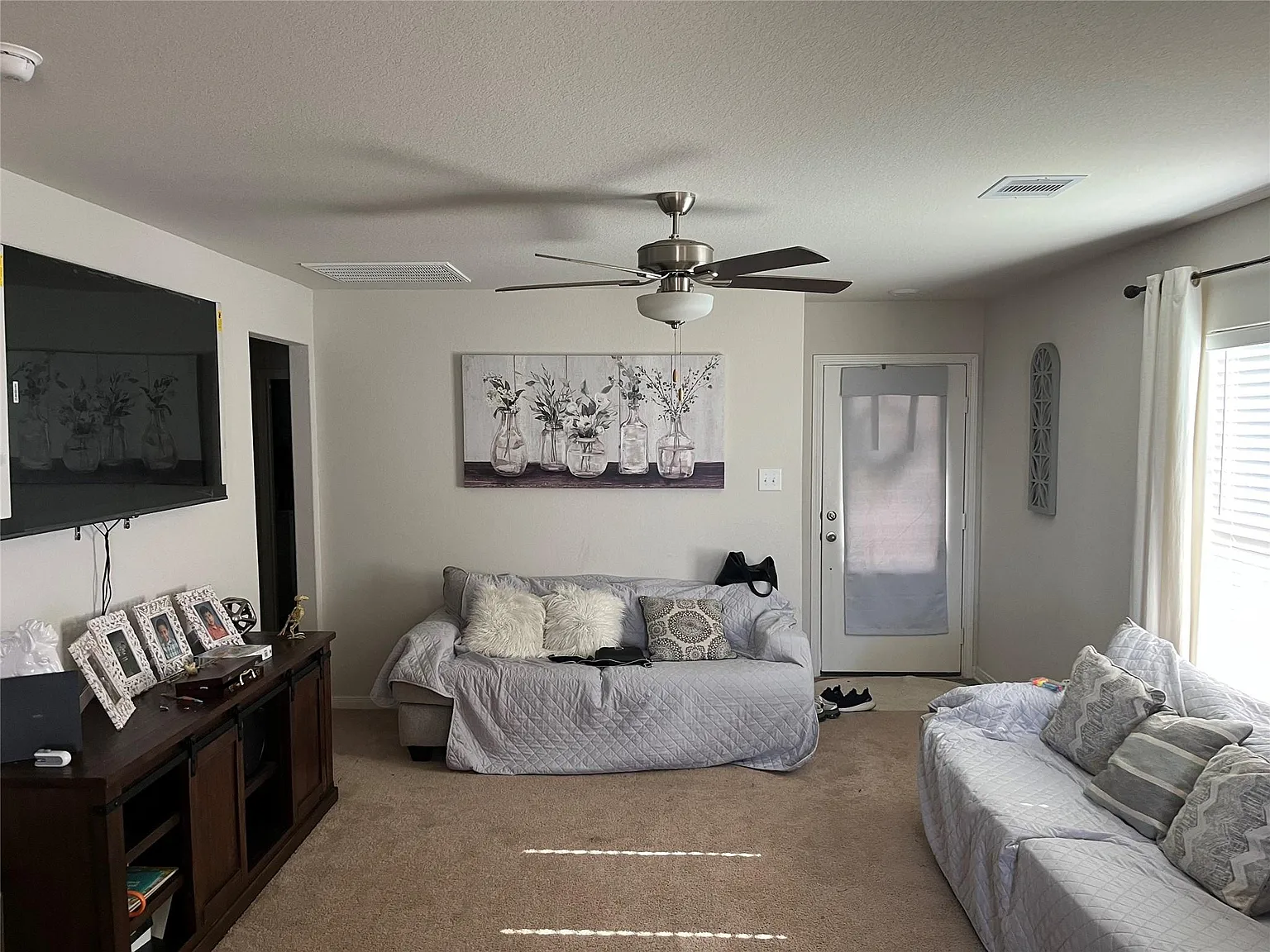 3 bed, 2.0 bath, 1081 sqft, $1,800 — Photo 2