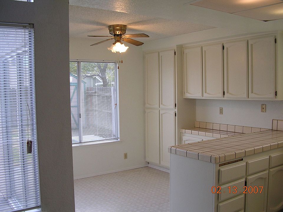 Kitchen / Breakfast Nook