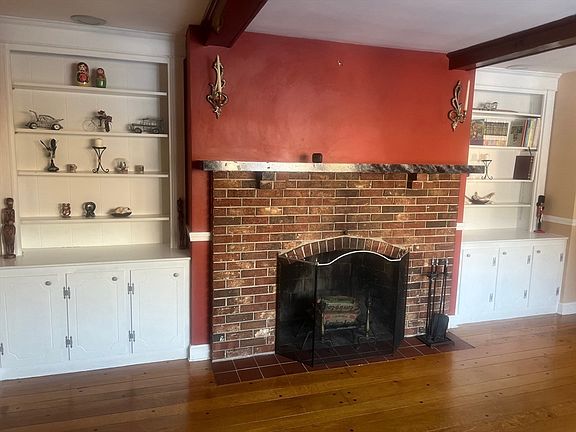 4th image of 131 Chateau Dr
