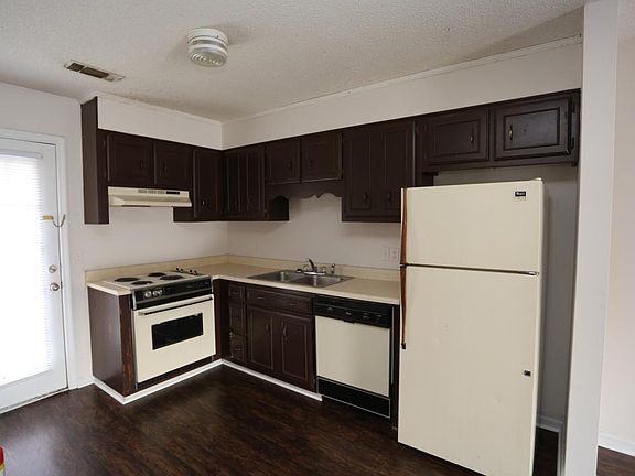 4th image of 140 Lanier Dr #66