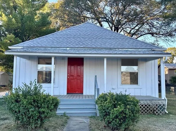 210 E 4th St, Tonganoxie, KS 66086