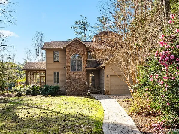 341 Pine Reach Dr, Kilmarnock, VA 22482