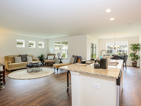 4th image of 6323 Doral Dr