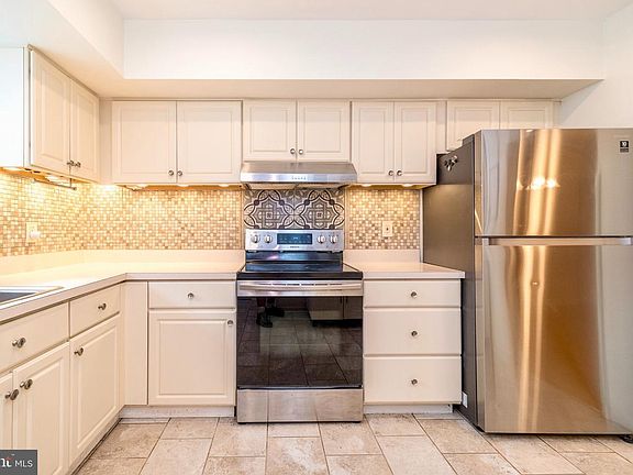 5th image of 123 Hampstead Dr #123