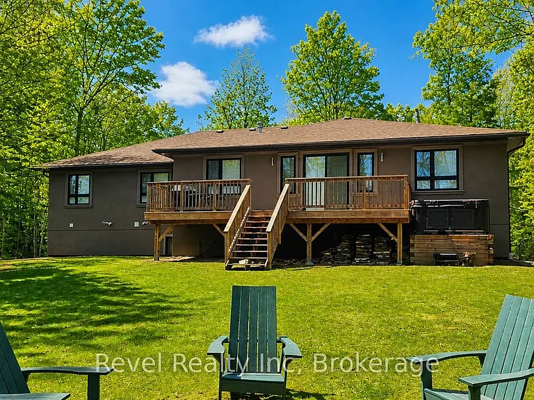 146 Moreau Pkwy — Photo 2