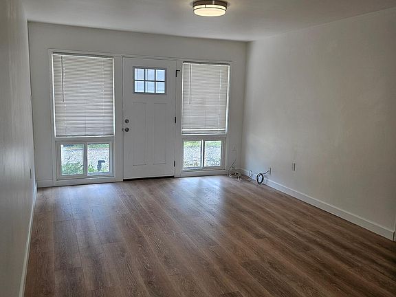 4th image of 3936 Clairemont Dr
