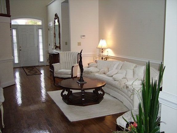 3rd image of 1717 Shamrock Ln