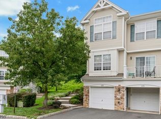 1074 Shadowlawn Dr, Green Brook, NJ 08812