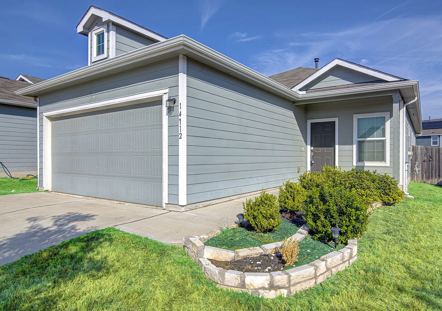 Charming 3 Bedroom Home with Spacious Fenced Backyard & Community Pool in Pflugerville! — Photo 3