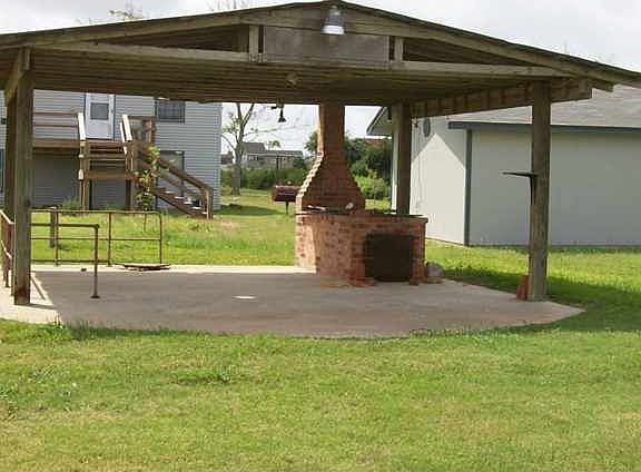5th image of 1101 E Canal Dr