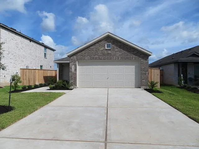 3 bed, 2.0 bath, 1311 sqft, $1,800 — Photo 1