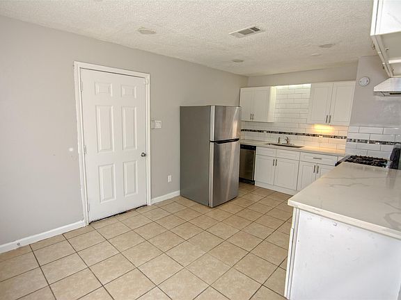 2nd image of 1661 Northwood St #1661
