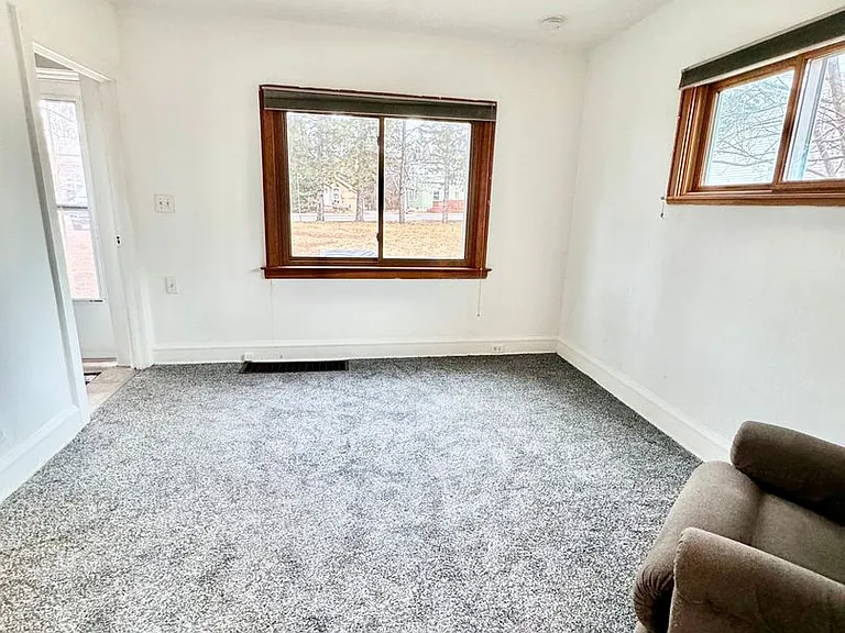 2921 Piedmont Ave — Photo 2