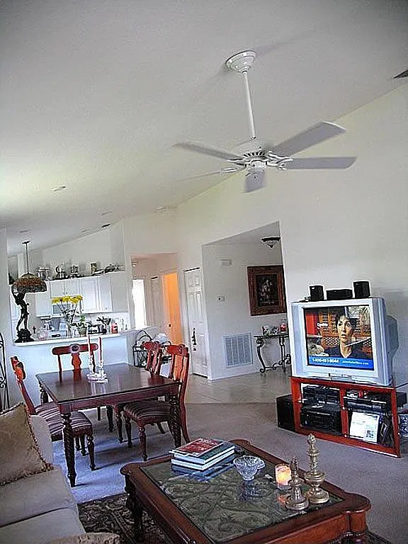 3 bed, 1650 sqft, $2,100 — Photo 2