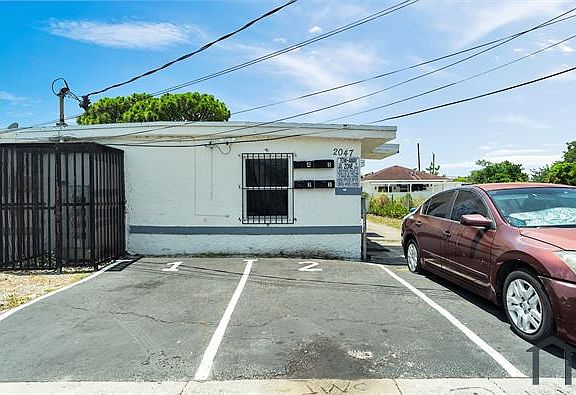 3rd image of 2047 Lincoln Ave #1