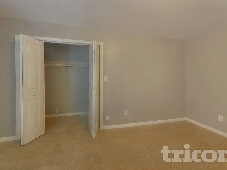 2200 Sugarbirch Dr — Photo 10