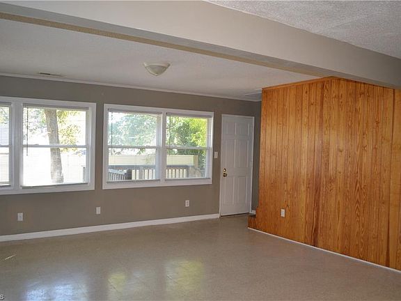 2nd image of 1214 Summit Ave