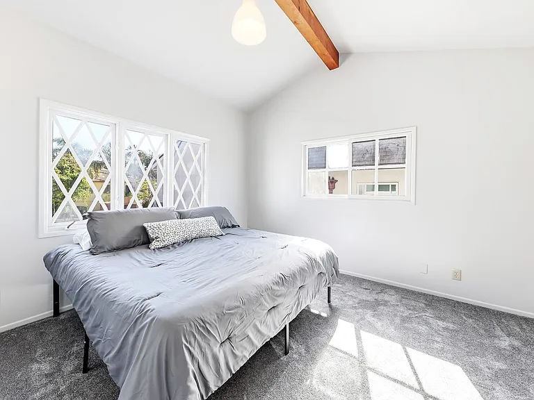 2104 E Ocean Blvd — Photo 29