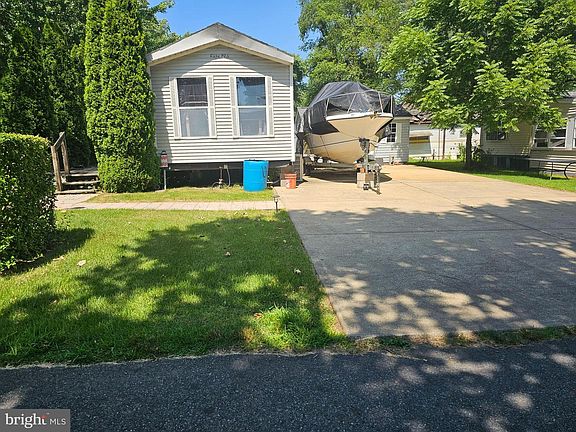 2nd image of 274-275 Hoonah Lane Gln #3
