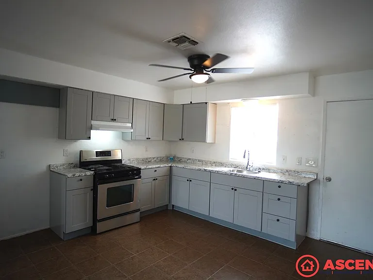 117 Hughes Avenue — Photo 6