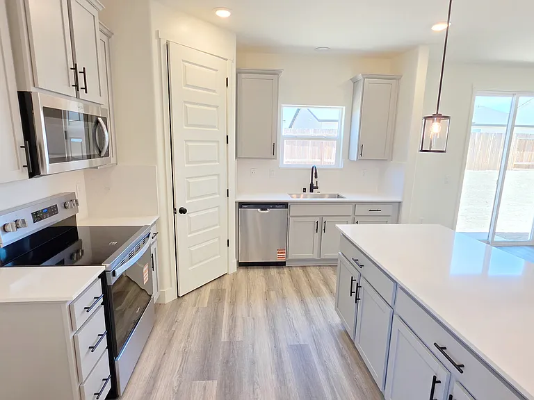 7408 Brenner Pass Way — Photo 30