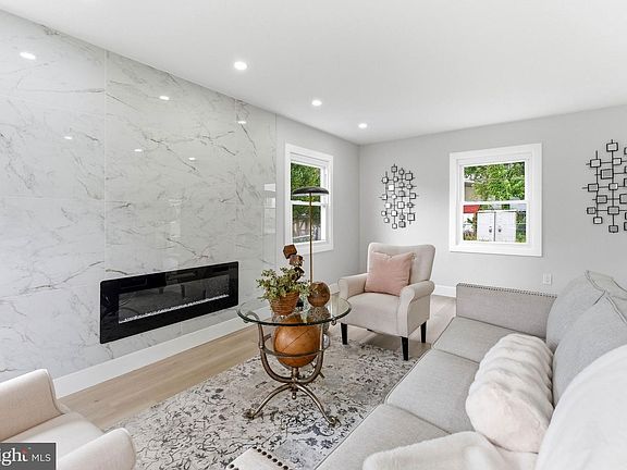 4th image of 34 Mayfair Cir