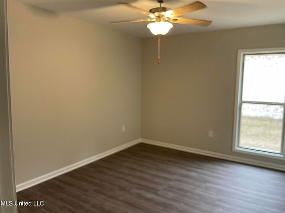 5th image of 504 Stone Brook Pl