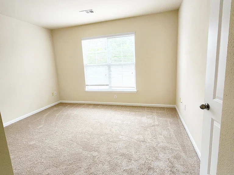 Clairmont at Hillandale — Photo 46