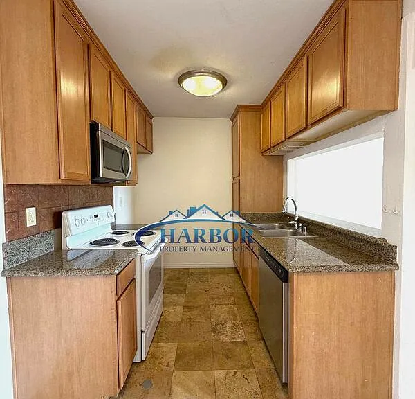 23308 Marigold Ave #V-201 — Photo 7