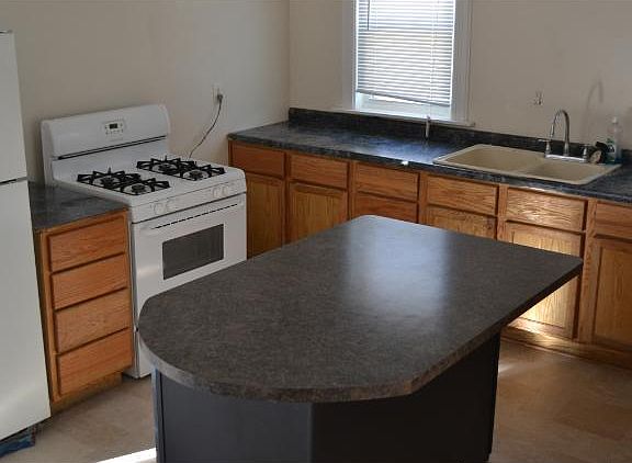 3rd image of 279 Nugent St