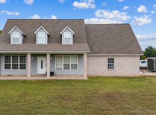 102 Holman Ln, Locust Grove, OK 74352