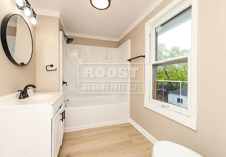 103 N Clairmont Ave — Photo 7
