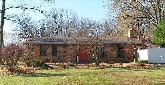 3rd image of 5876 Saint James Dr