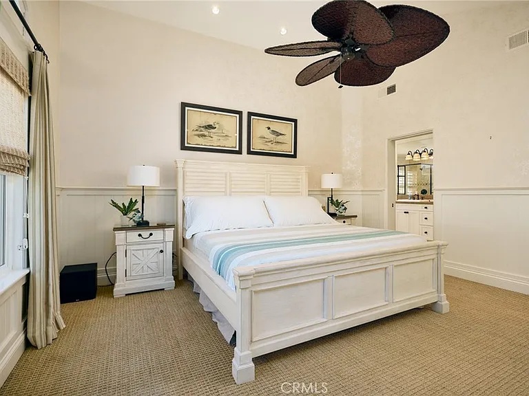 208 E Balboa Blvd — Photo 14