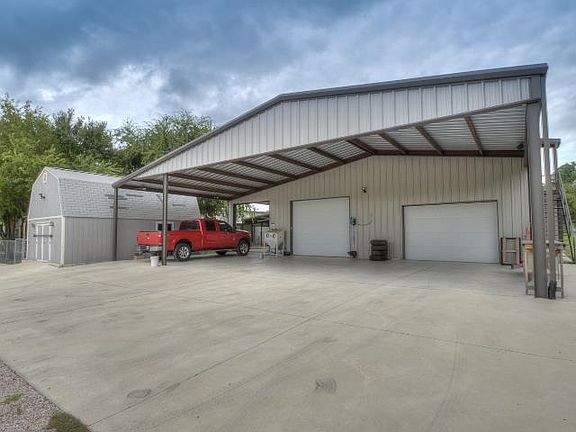 3rd image of 219 Yucca Dr