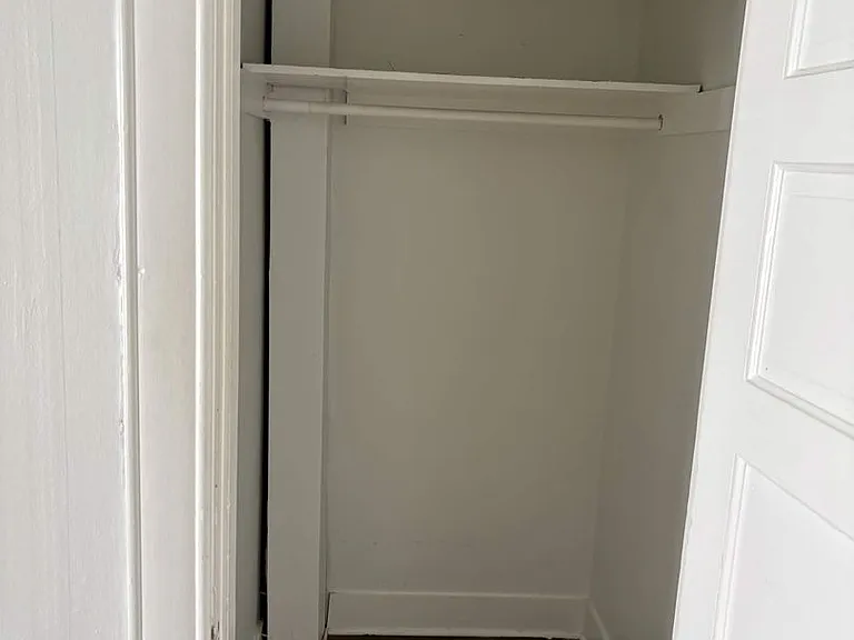 220 Belmont Ave E — Photo 18