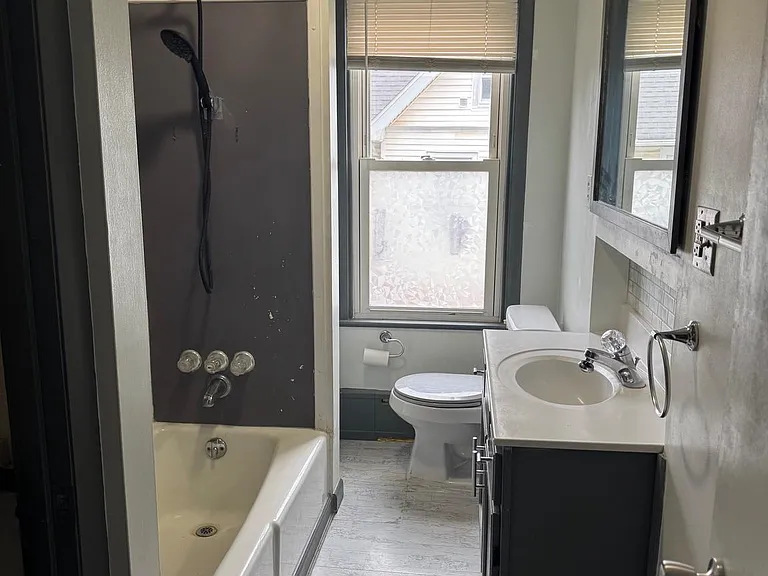 23 S Hess St #B — Photo 6