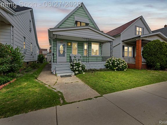 2nd image of 3899 Trowbridge St