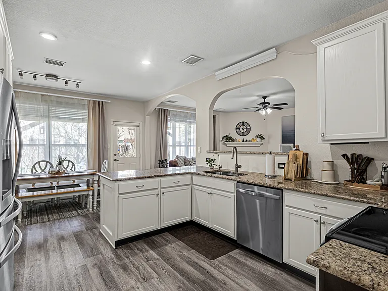 11833 Porcupine Dr — Photo 5