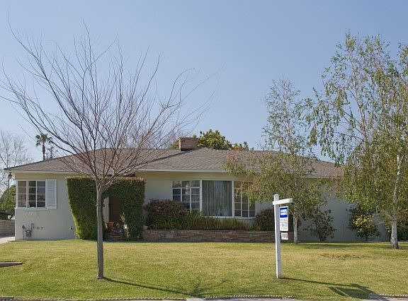 3rd image of 575 Cliff Dr